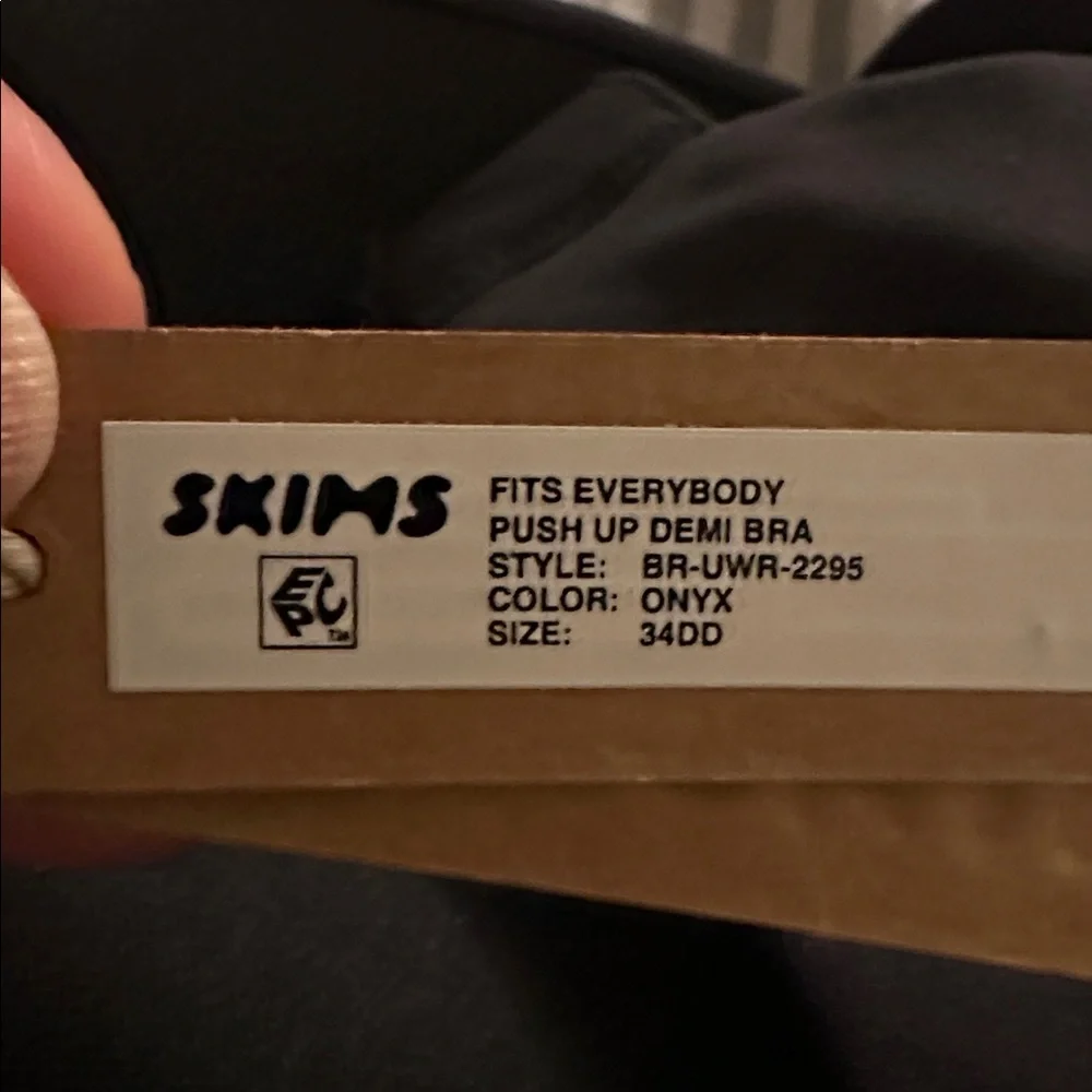 Skims Fits Everybody Push Up Demi Bra‎